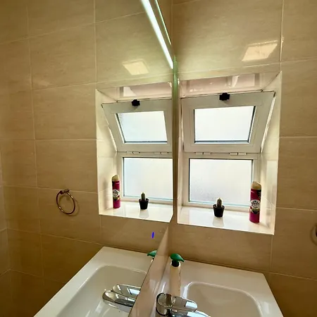 Private Room - Ac - 3 Min To Arroios Metro