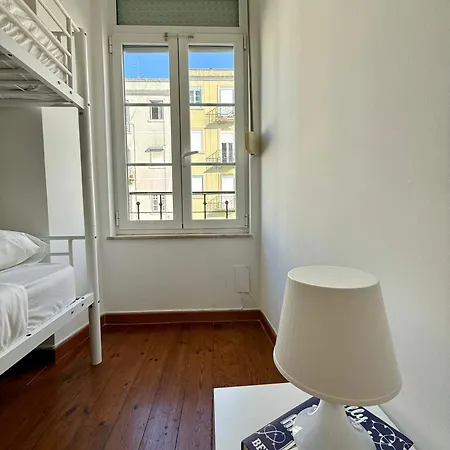 Private Room - Ac - 3 Min To Arroios Metro Apartamento