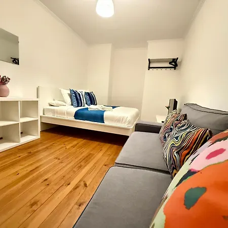 Private Room - Ac - 3 Min To Arroios Metro Apartamento